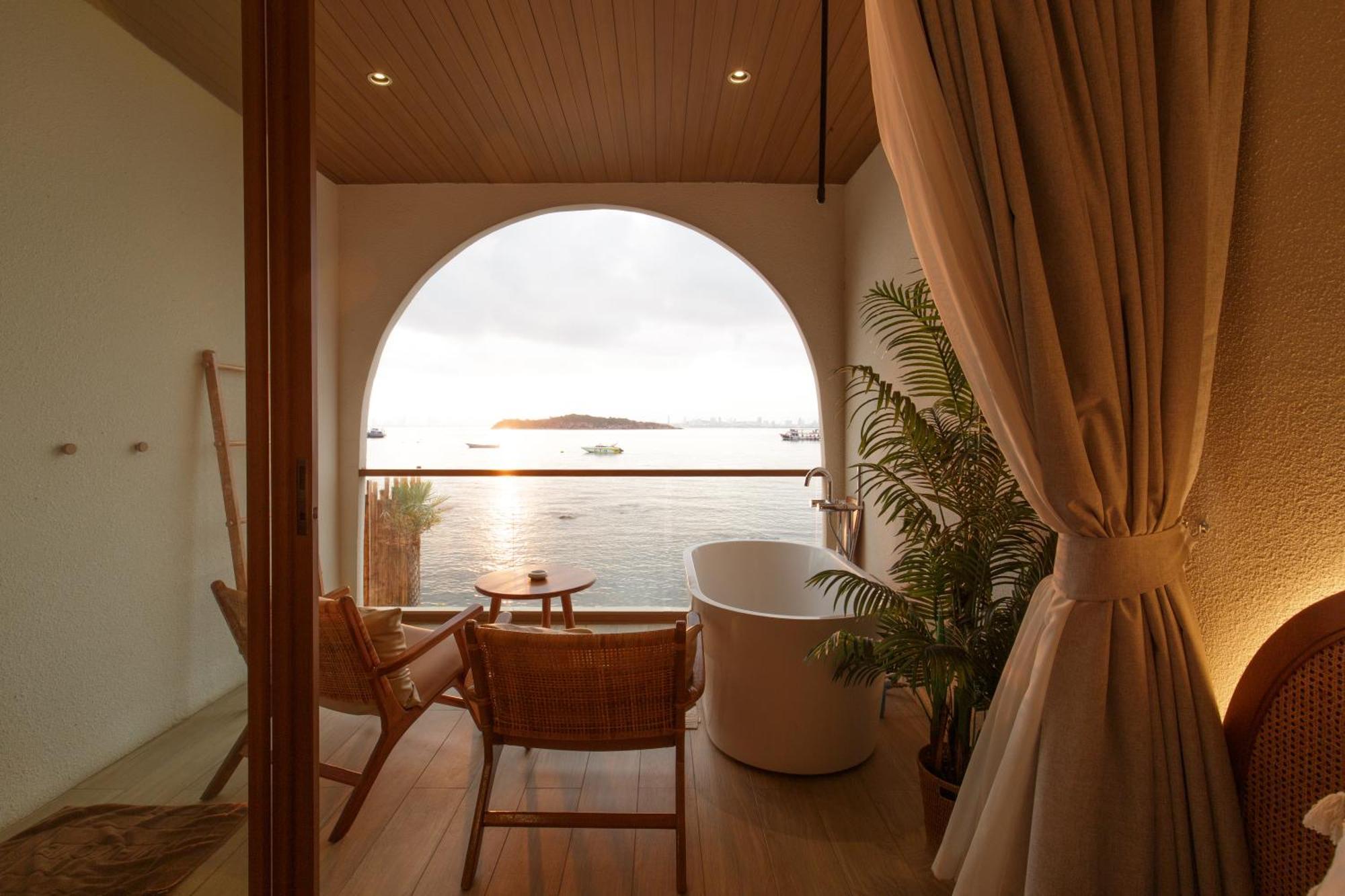 Tasana Bar And Luxury Resort Ko Lan Exterior photo